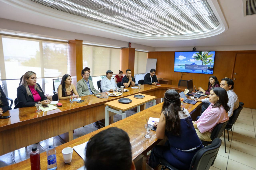 Autoridades de DIF Nacional y DIF Jalisco en reunión tras una serie de actividades que se tuvieron en conjunto